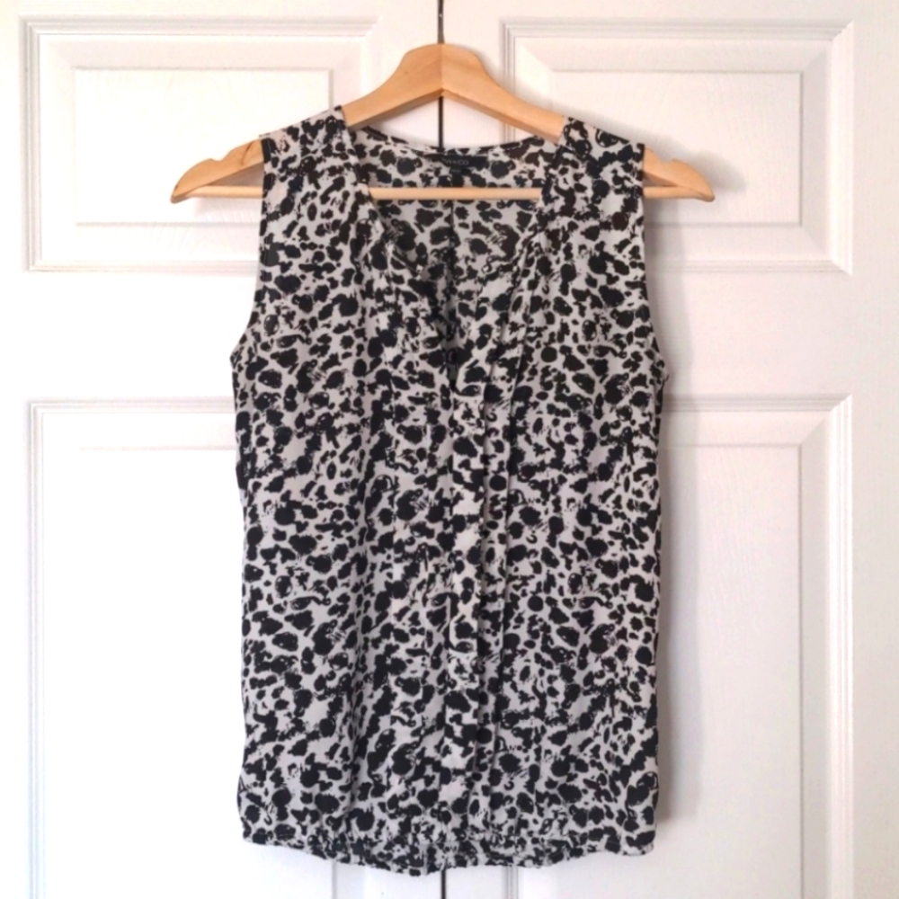 Black and White Print Sleeveless Shirt by RW&Co